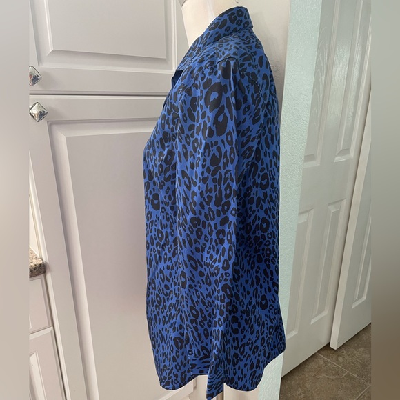 Chico’s Effortless Rita LS Enamel Blue Shirt - Picture 2 of 9